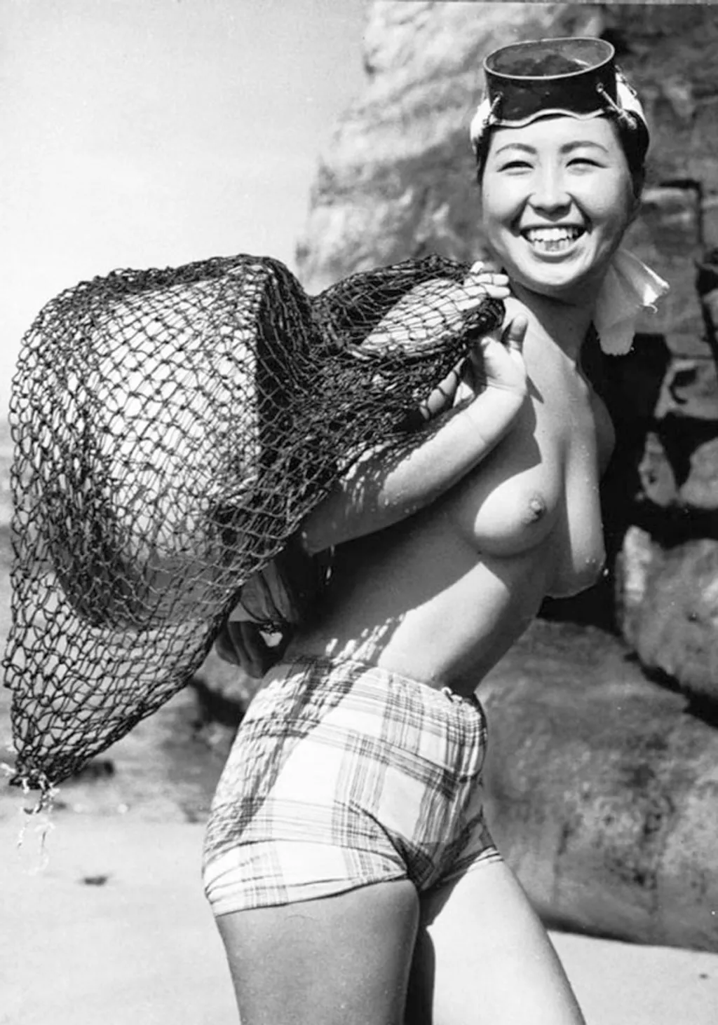 Így néztek ki a japán gyöngyhalászok: meztelenül merültek alá a nők (18+) 