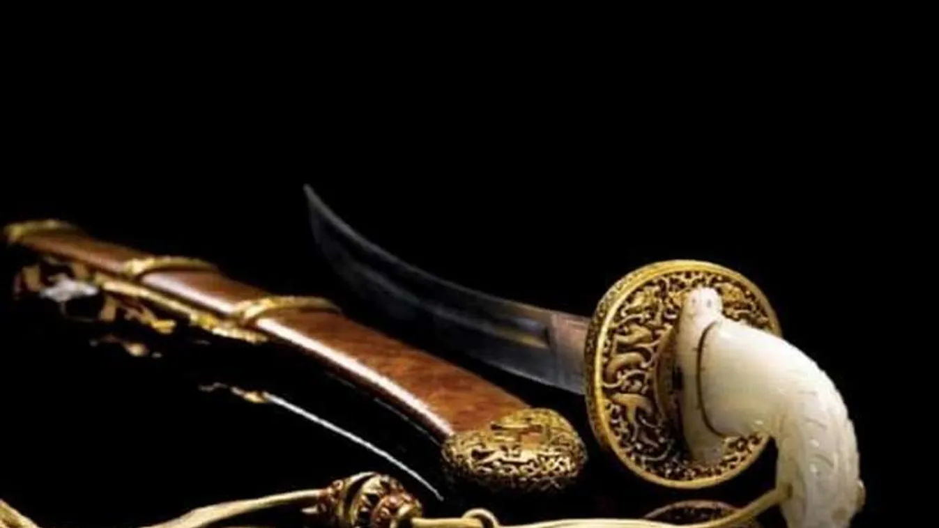 The Top 10 Most Expensive Medieval Weapons Ever Sold 
1. 18th Century Bao Teng Saber 