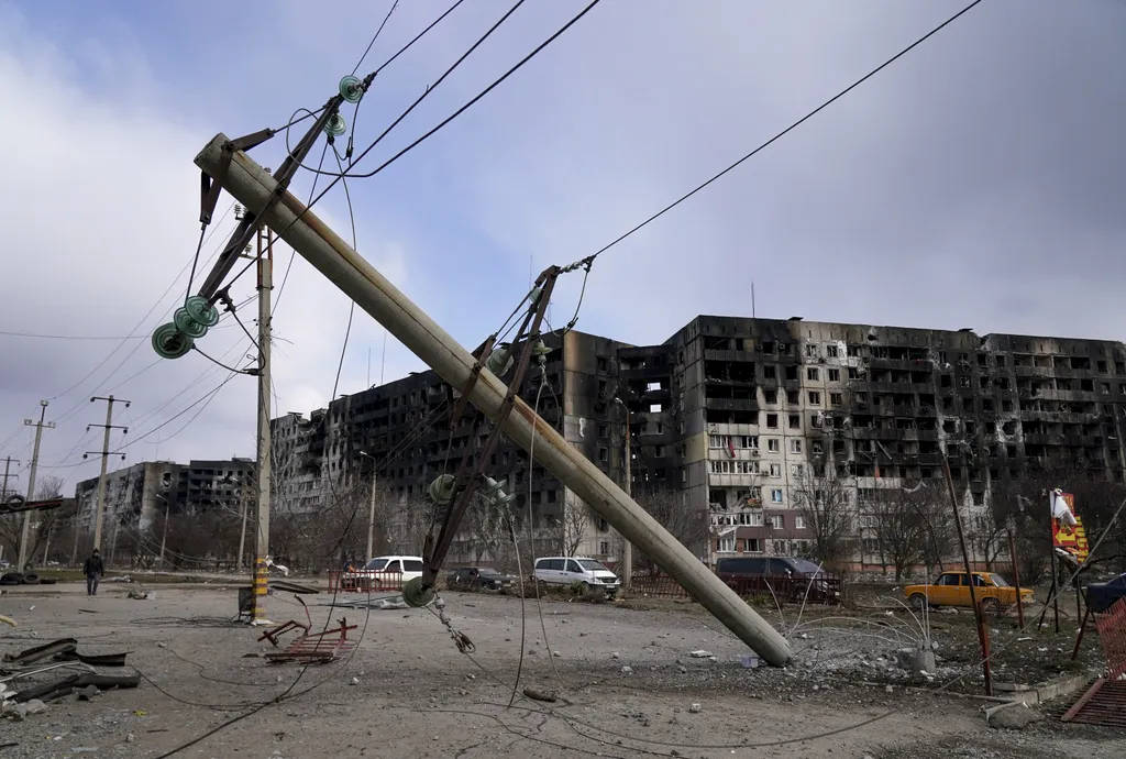 Ukrán válság 2022, orosz, ukrán, háború, Ukrajna, Mariupol, kiégett épület, lakóház, romok, romos, rom 