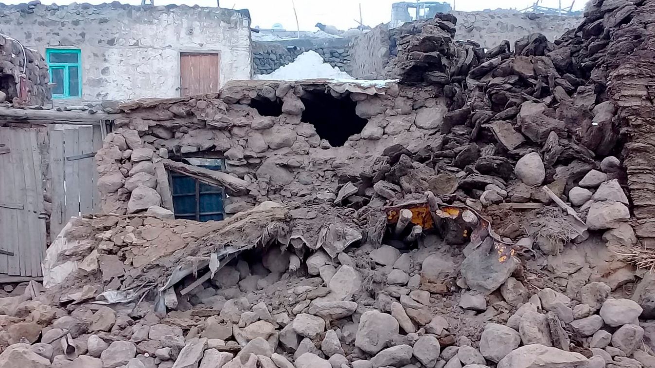 İRAN'IN KHOY ŞEHRİNDE MEYDANA GELEN DEPREM, VAN'IN BAŞKALE İLÇESİNDE DE HİSSEDİLDİ. BAZI EVLER YIKILIRKEN, YARALANANLAR OLDU. (HARUN AKSU/VAN-İHA)
İran'ın Khoy şehrinde meydana gelen deprem, Van'ın Başkale ilçesinde de hissedildi. Bazı evler yıkılırken, 