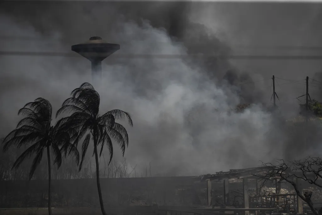 kuba, tűz, Matanzas, kubai üzemanyagraktár, kigyulladt üzemanyagraktár, ég, lángok, füst 