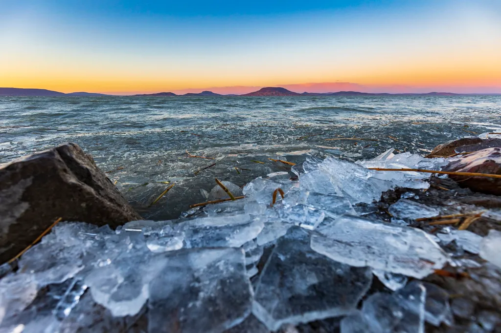 szél, erős szél, viharos, brutális szélvihar, másodfokú riasztást adott ki az erős szél miatt a meteorológiai szolgálat, narancs riasztás, időjárás, 2022.01.30. Balatonfenyves 