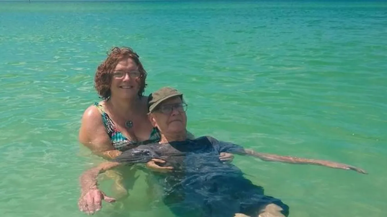 93 éves, Florida, óceán, születésnap, ajándék, úszás, lebegés 