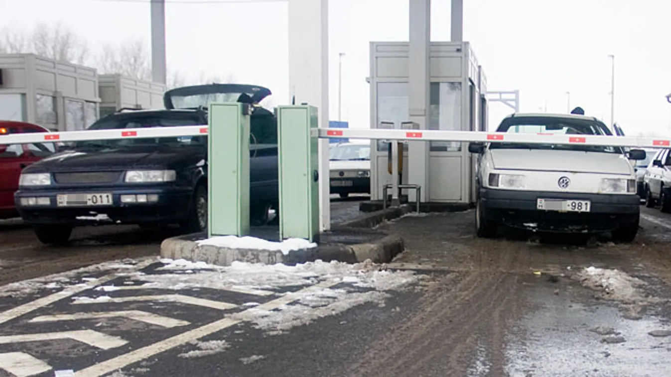 Vámosok benzincsempészeket keresnek Záhonyban az ukrán-magyar határon, benzincsempészet, ukrajnai benzinár 