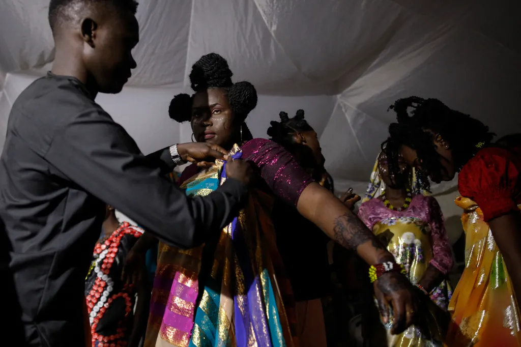 Kibera Fashion Week, divat, Kenya, bemutató, ruhák 