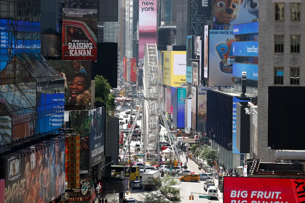 Óriáskerék a New York-i Times Square-en, galéria, 2021 