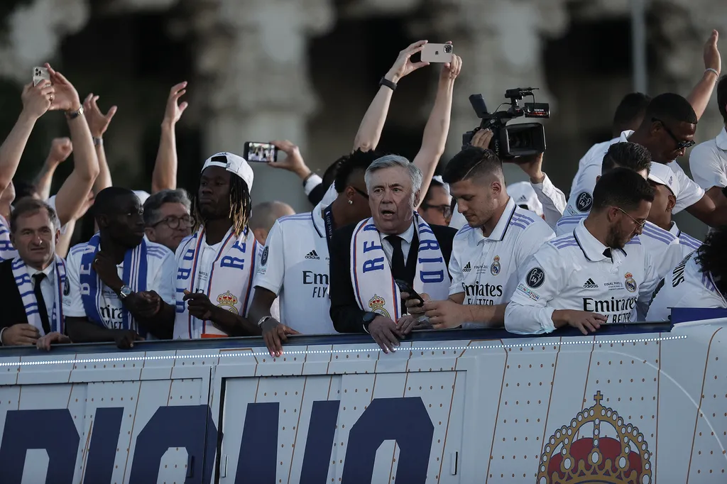 Real Madrid celebrate 14th Champions League win bernabeu,Carlo Ancelotti,Celebration,champions 2022,champions le Horizontal 