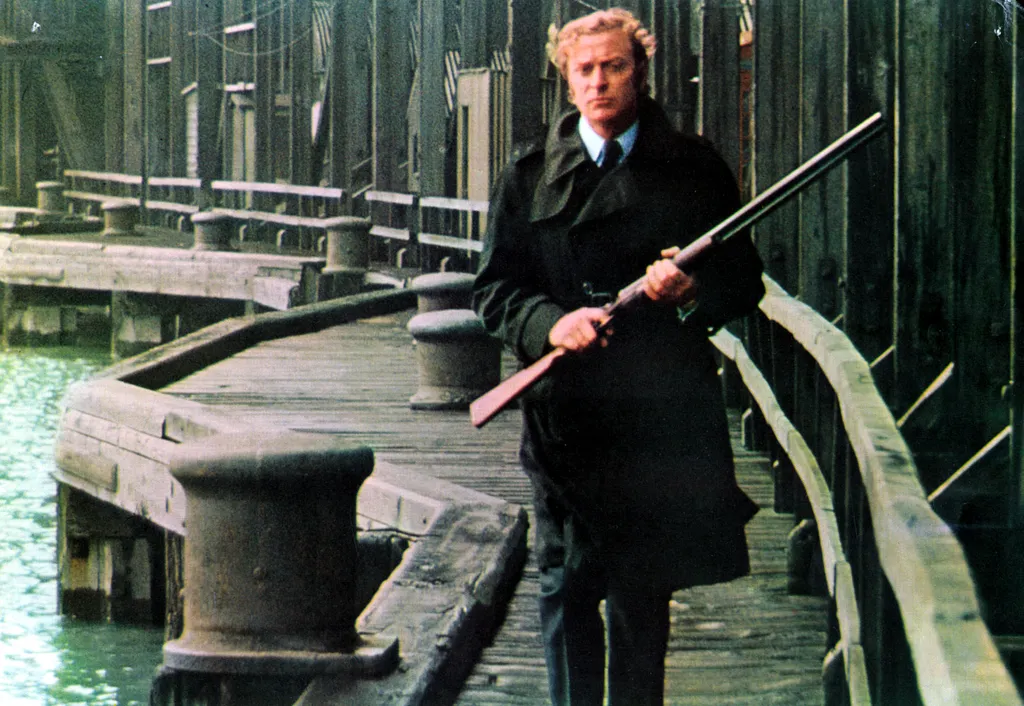 GET CARTER (1971) usa Cinéma quai dock débarcadčre unloading dock fusil carabine riffle gun (arme weapon) Horizontal 