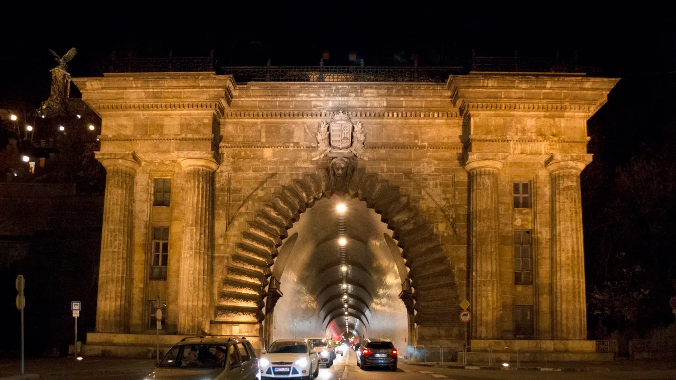 alagút autó Budavári Alagút éjszakai felvétel ÉPÜLET este esti felvétel esti kivilágítás FOTÓ FOTÓ ÁLTALÁNOS FOTÓTECHNIKA kapuépítmény klasszicizmus KÖZLEKEDÉSI ESZKÖZ KÖZLEKEDÉSI LÉTESÍTMÉNY műemlék MŰVÉSZETI STÍLUS NAPSZAK személyautó út 
