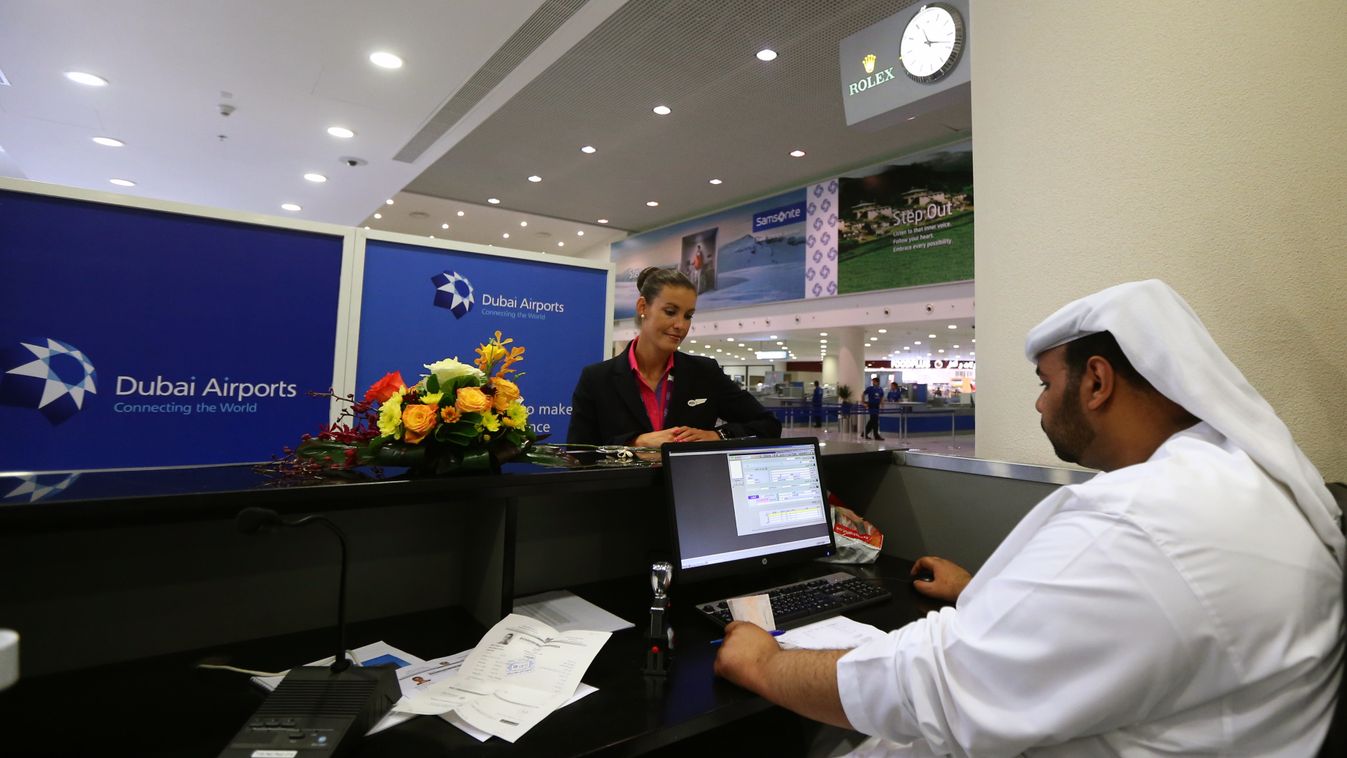 Al Maktoum International airport, Dubai, Dubaj, repülő hostess 