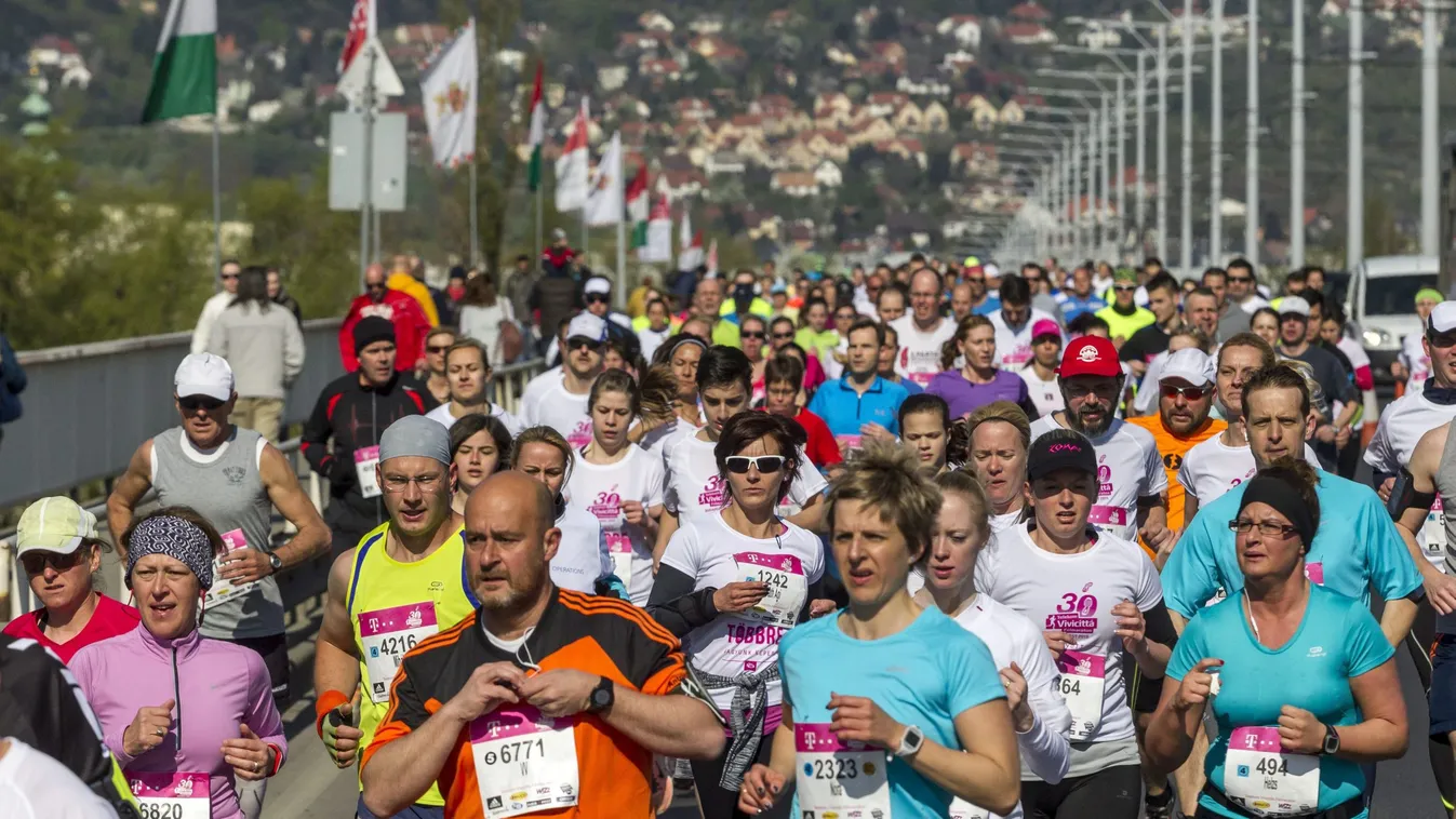 Budapest, 2015. április 19.
A 30. Telekom Vivicittá városvédő futás félmaratoni mezőnye az Árpád hídon 2015. április 19-én.
MTI Fotó: Szigetváry Zsolt 