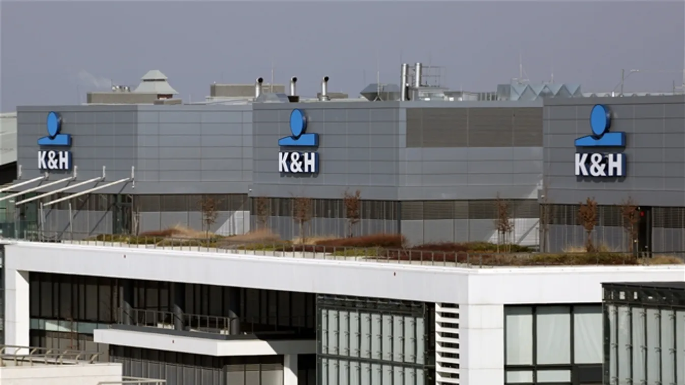 Látkép a MÜPA tetejéről - K&H Bank irodája a Lechner Ödön fasoron 2015 február 15-én 