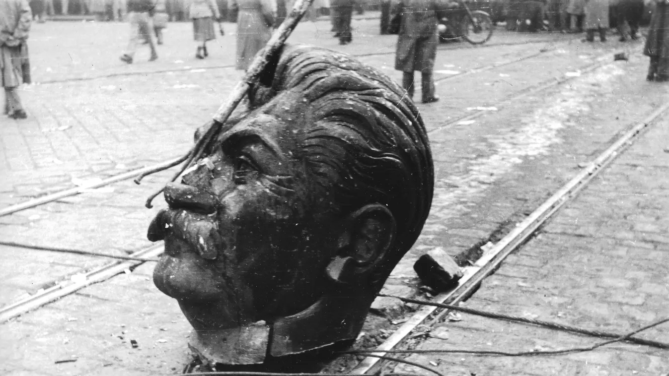 1956 október 23
Budapest VIII.,
Budapest VII.
Nagykörút - Rákóczi út kereszteződése, a Sztálin-szobor darabolása. 