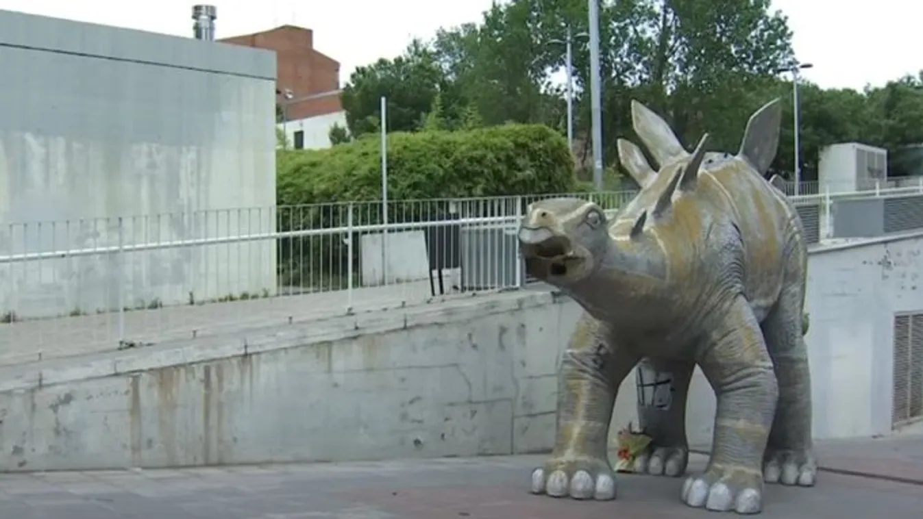 dinoszaurusz szobor holttest Spanyolország 