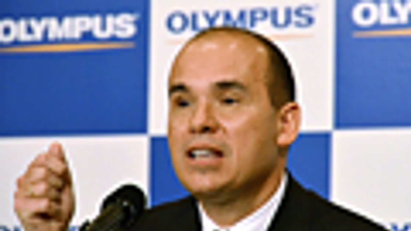 Olympus botrány, Michael Woodford, az Olympus igazgatóságának korábbi tagja, igazgató