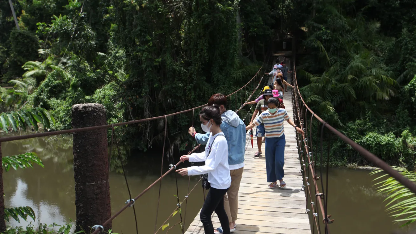 Kirándulók a Khao Yai Nemzeti Parkban 