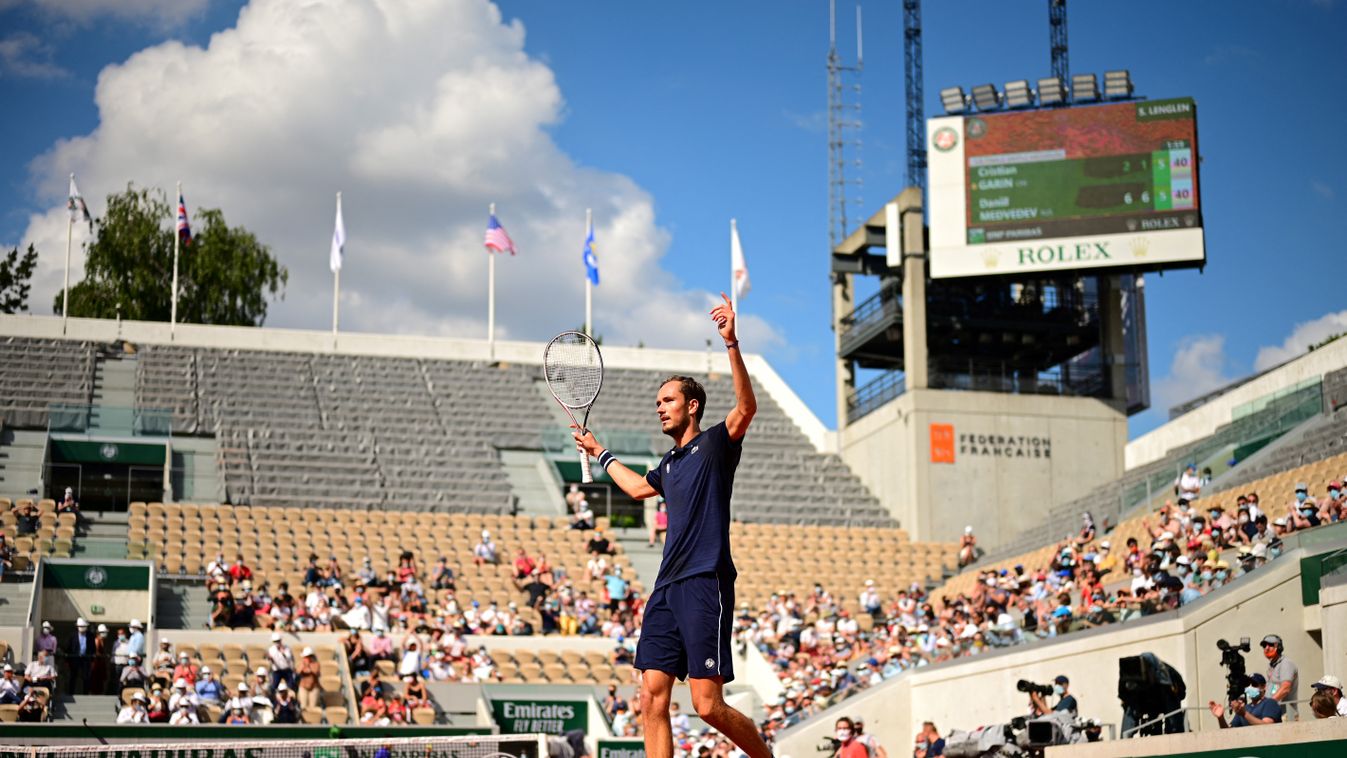 tennis TOPSHOTS Horizontal FRENCH TENNIS OPEN CELEBRITY FULL LENGTH JOY LOW ANGLE 