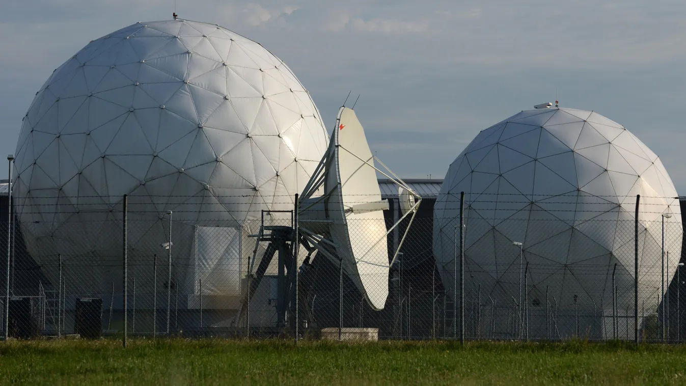 műhold, kém megfigyelés, adatgyűjtés 