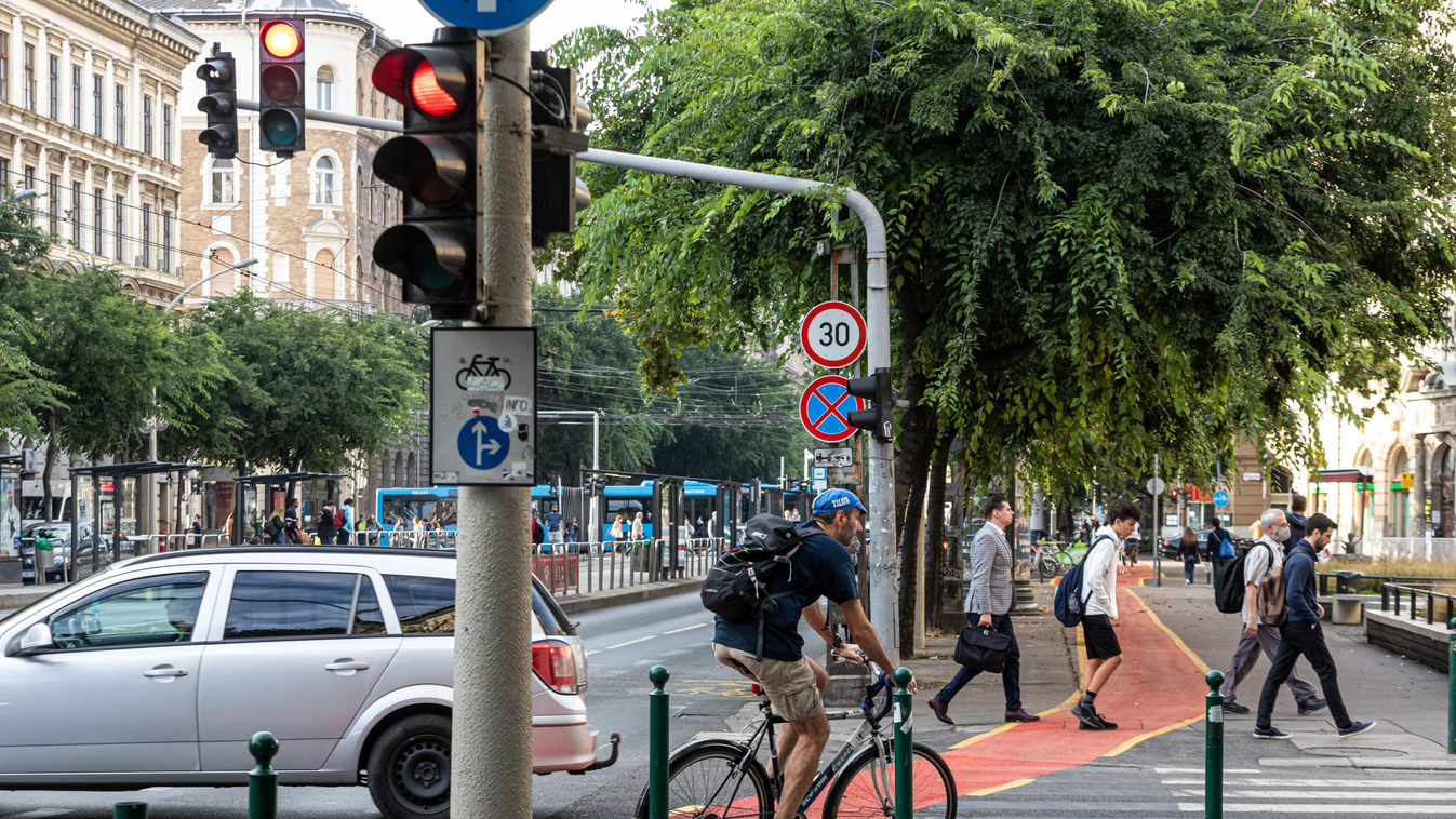 Budapest Nagykörút Biciklisávok , biciklis szabálytalankodók  Fotó : Markovics Gábor 