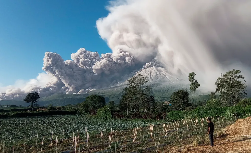 Vulkánkitörés Indonéziában, Sinabung tűzhányó, galéria, 2021 