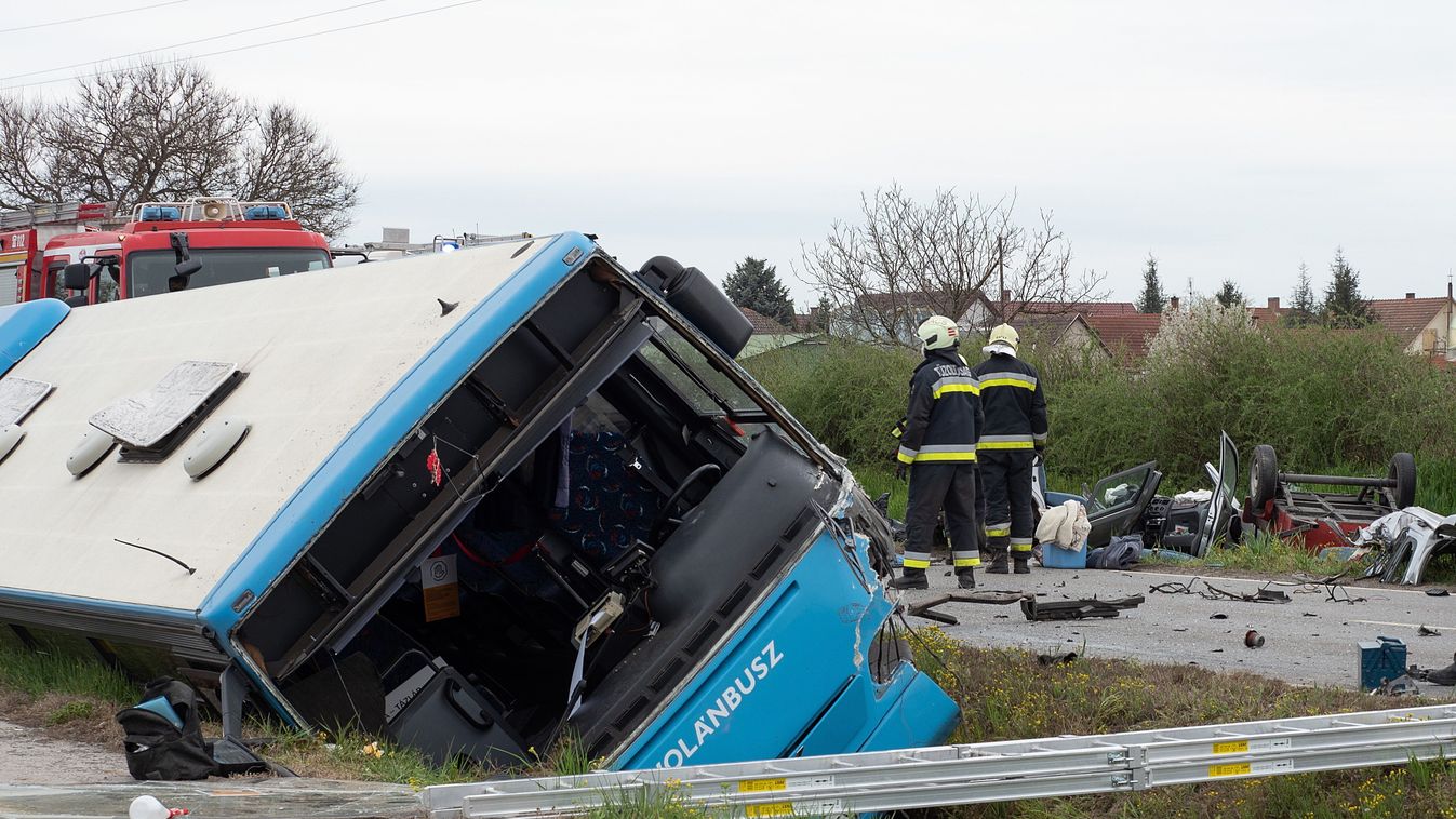 baleset busz autó Soltvadkert 
