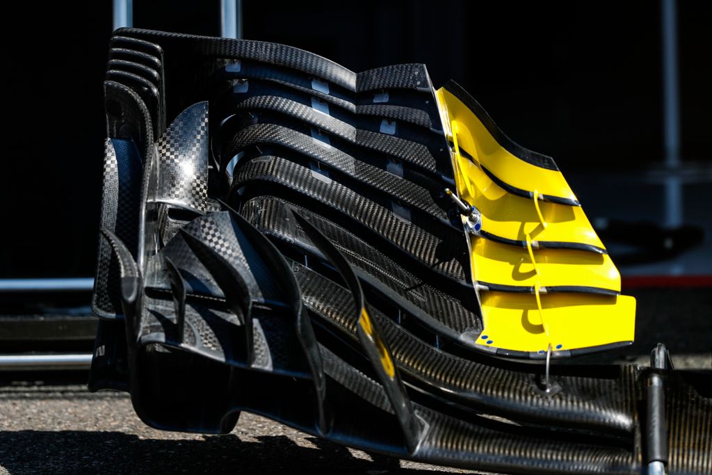 Előkészületek a Forma-1-es Német Nagydíjra, Renault Sport Racing első szárny 