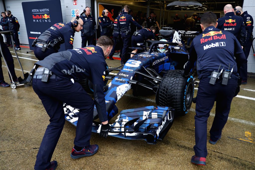 Forma-1, Daniel Ricciardo, Red Bull Racing, RB14 bejáratás, Silverstone 