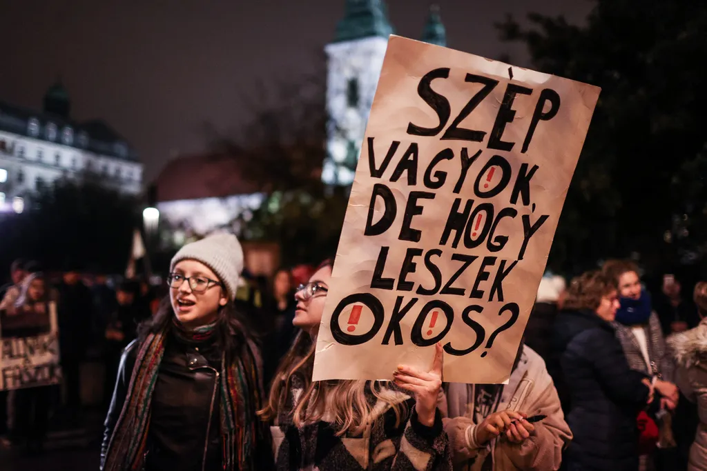 Tüntetés, vonulás, tanár, oktatás, tanárok, diákok, Budapest, 2022.11.18., péntek 