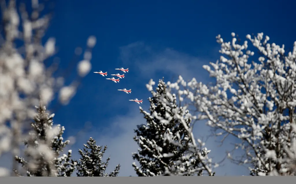 aviation Horizontal ILLUSTRATION GENERAL VIEW MILITARY AEROBATICS TEAM AIRCRAFT IN FLIGHT 