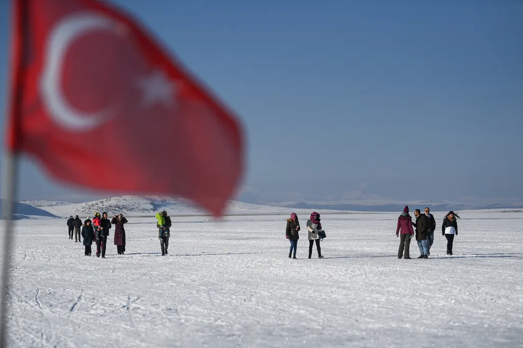 Csodálatos látvány ez a befagyott tó Törökországban, galéria, 2022 