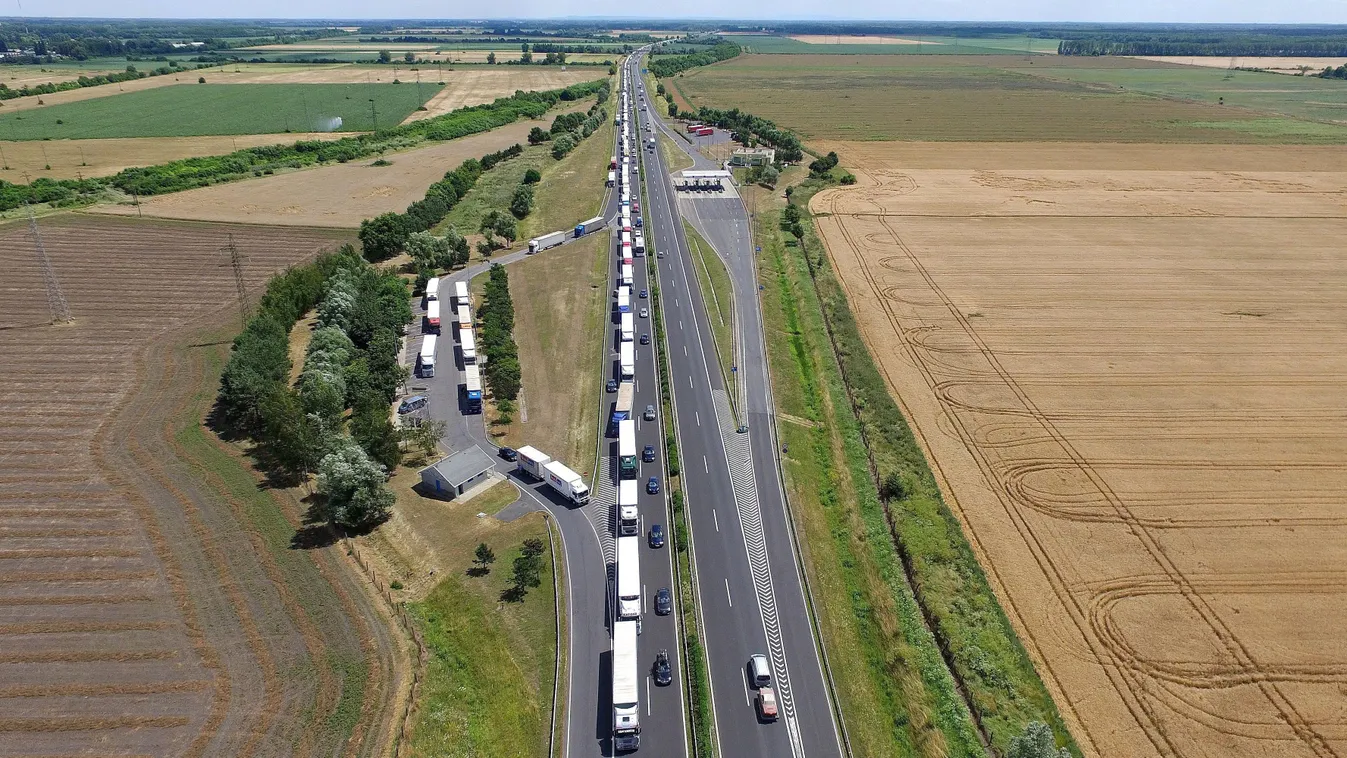 Illegális bevándorlás - Húsz kilométeren torlódnak a teherautók az M1-esen Hegyeshalomnál 