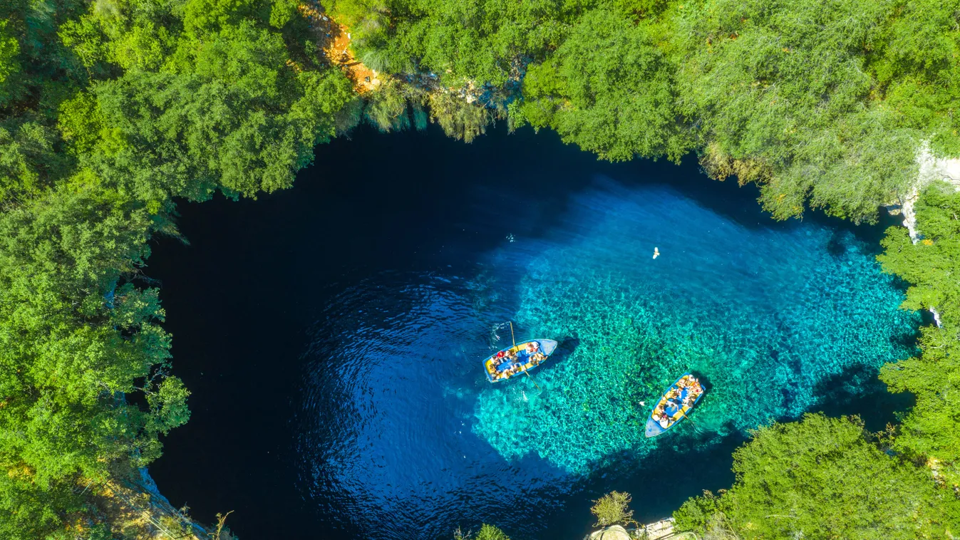 barlangi tó Görögország 