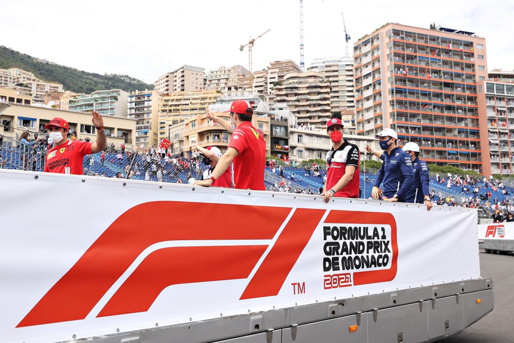 Forma-1, Monacói Nagydíj, versenyzői parádé, Charles Leclerc, Ferrari, Antonio Giovinazzi, Alfa Romeo 