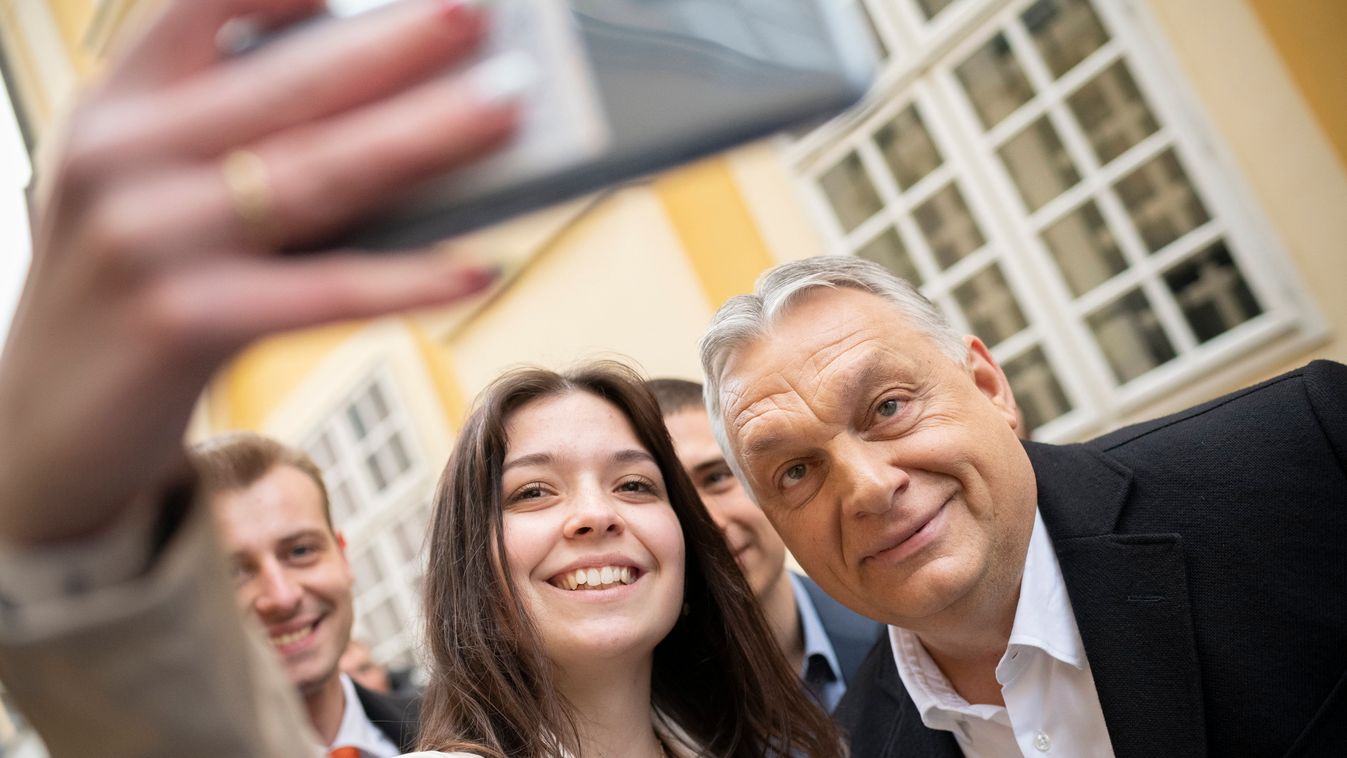Orbán Viktor, kampány, Székesfehérvár, beszéd, körút, választás, választók, mti 