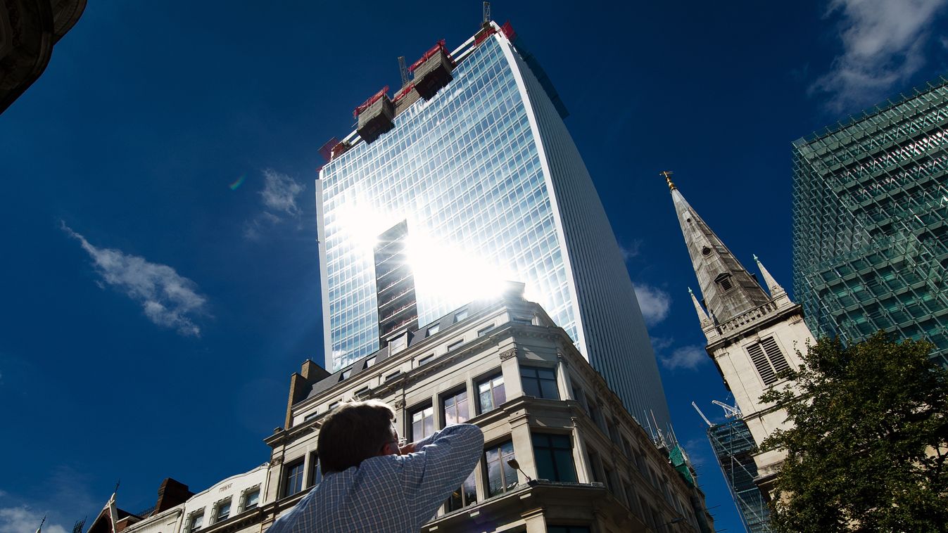 Napellenzőt kap az autókat olvasztó felhőkarcolót, walkie talkie, london 