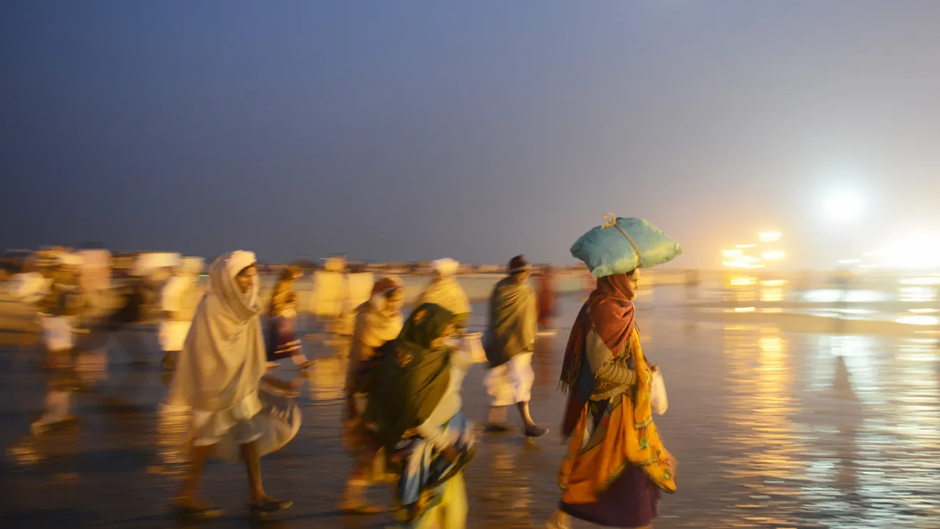 Mela hindu zarándoklat India Gangesz 