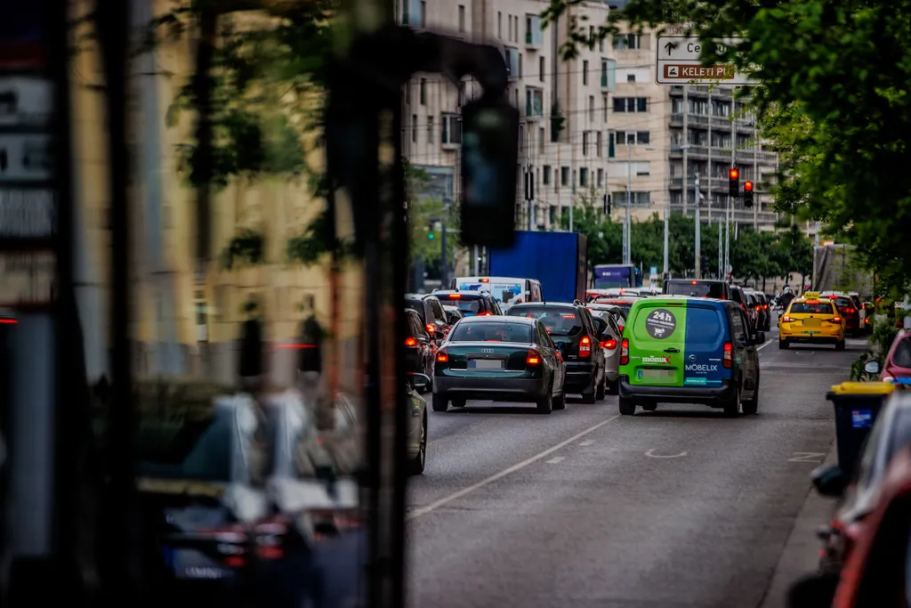 autó, forgalom, dugó, Budapest, közlekedés, érettségi 