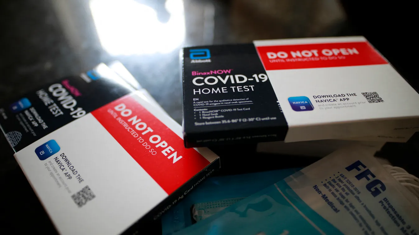 International Travelers Stock Up On COVID-19 Tests NurPhoto General News Coronavirus Covid-19 Pandemic October 25 2021 25th October 2021 Covid-19 Home Test Horizontal MEDICINE AND HEALTH 