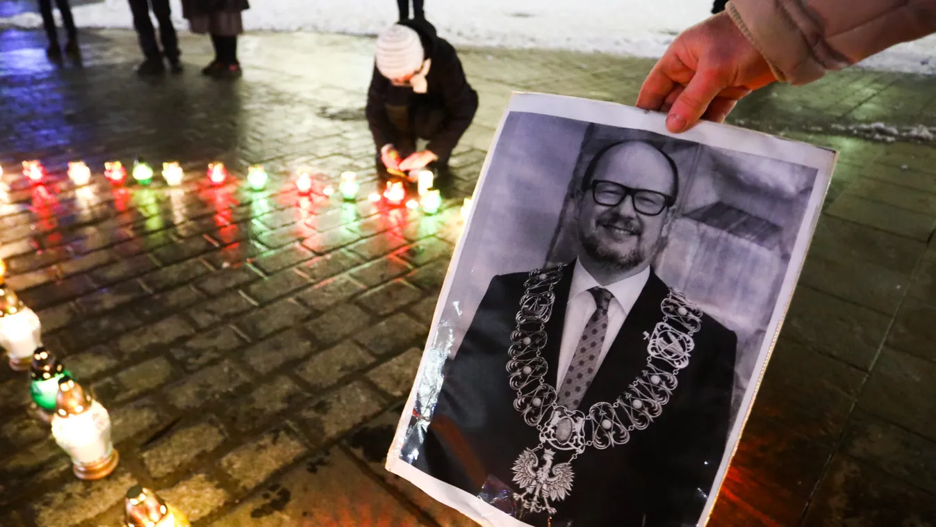 Commemoration Of Murdered Mayor Adamowicz In Krakow poland polish cracow krakow pawel adamowicz of gdansk candle evening anniversary pictre Horizontal EUROPE EUROPEAN MAYOR COMMEMORATION MEMORIAL CEREMONY LIGHTING LIGHT MURDER PORTRAIT 