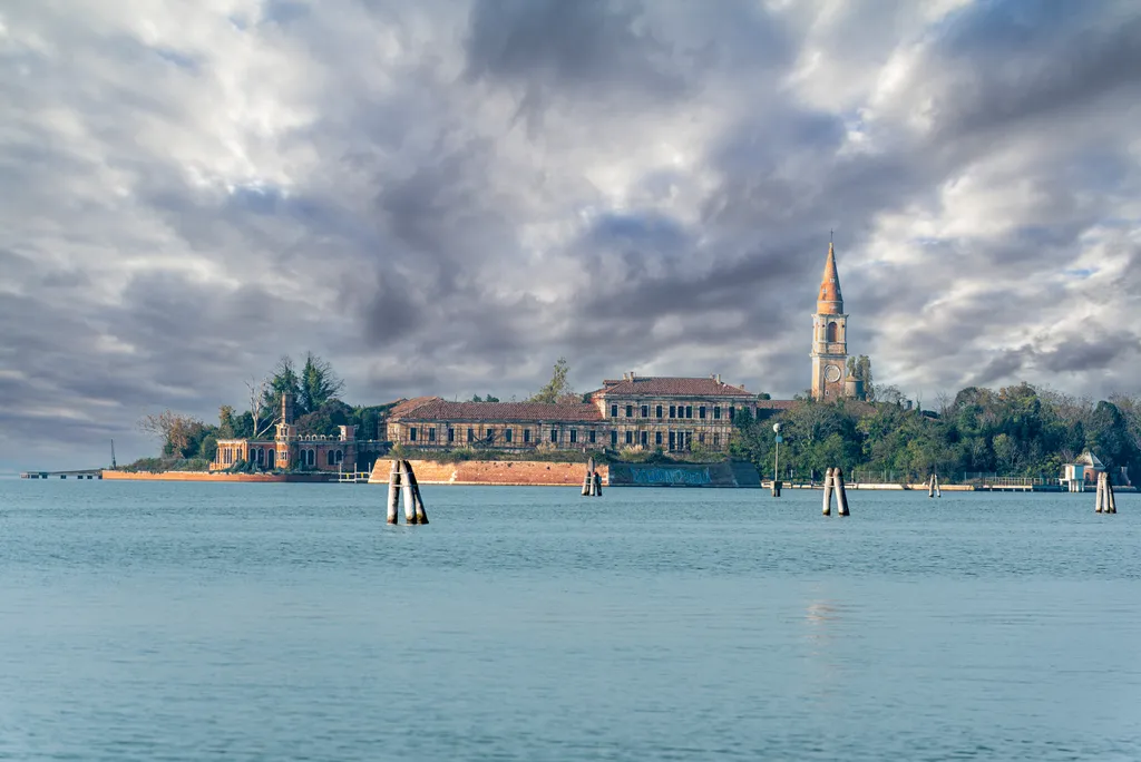 Venice,,Italy,- Lakatlan sziget, szanatórium, Olaszország, Poveglia 