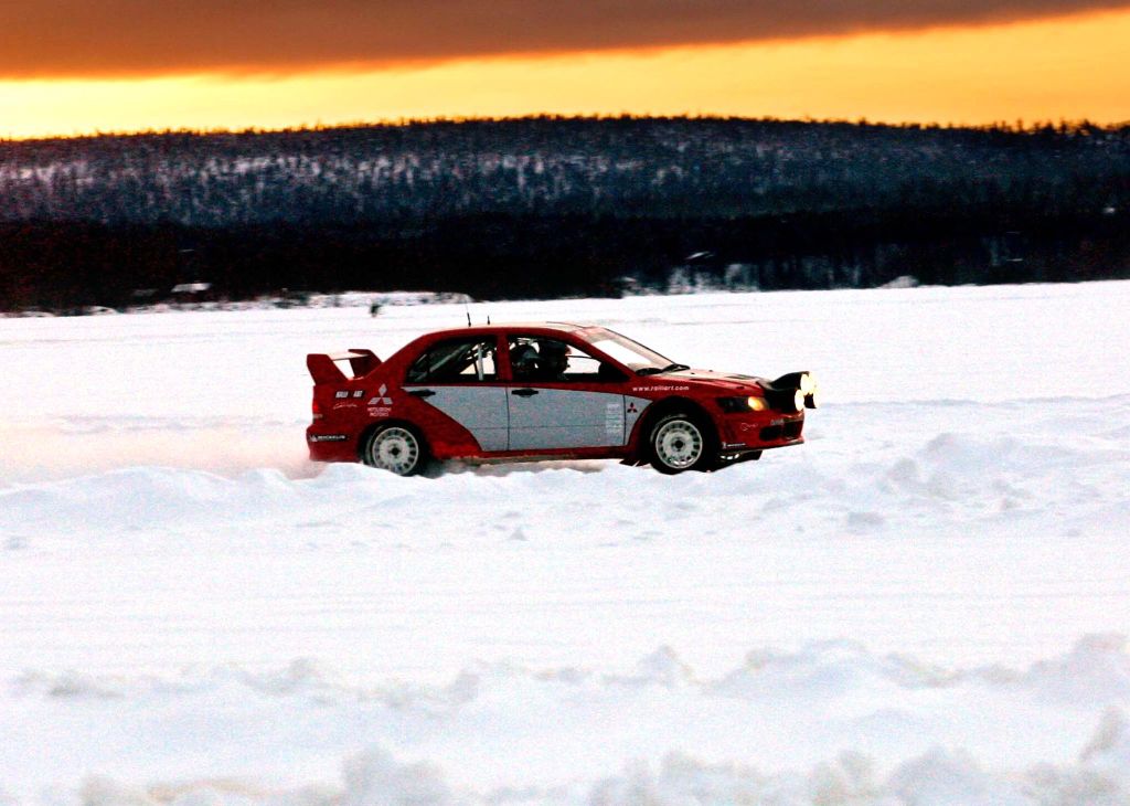 Mika Häkkinen, Mitsubishi Lance Evo VII, Rally of Lapland teszt 