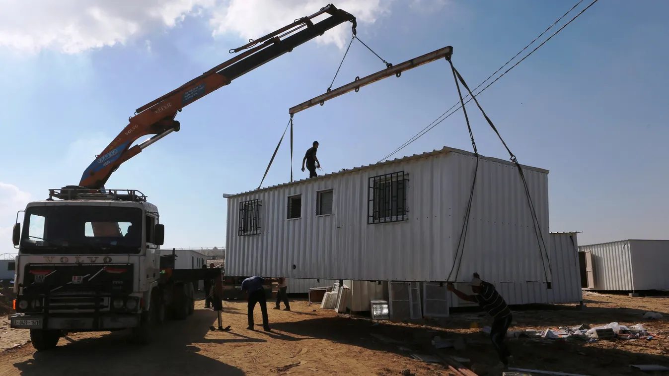 Mobile homes, provided by an United Arab Emirates association, are delivered to rehouse Palestinian families made homeless by Israeli bombing during the summer's fierce offensive on the Gaza Strip on September 13, 2014 in Khan Yunis' Khuzaa neighbourhood 