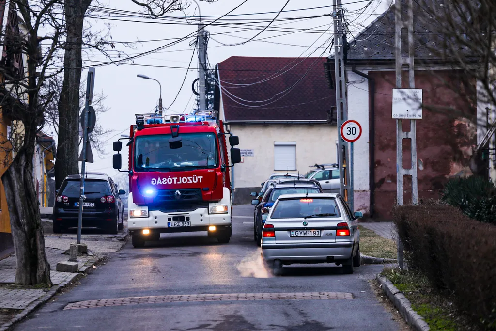 Tűz, kigyulladt egy óriási raktár a XXII. kerületben, Alsó Sas utca, 2021.02.19. 