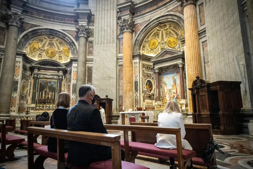 LÉVAI Anikó; ORBÁN Viktor Orbán Viktor hivatalos látogatása a Vatikánban 