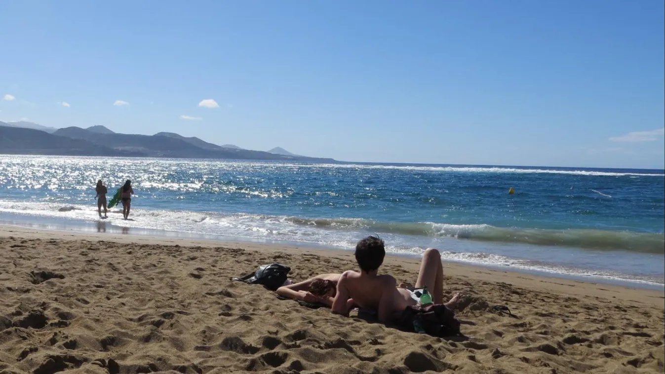 A Las Canteras strand Las Palmasban, Gran Canaria, Kanári-szigetek 