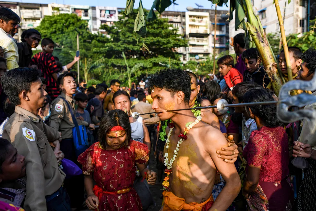 vallás, Hinduizmus, fesztivál, tűz séta, Yangon, Burma, Myanmar, 2023. 05. 28. 