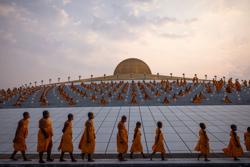 buddhista, szerzetes, lámpás, gyújtáson, Mágha púdzsá, thaiföld, 