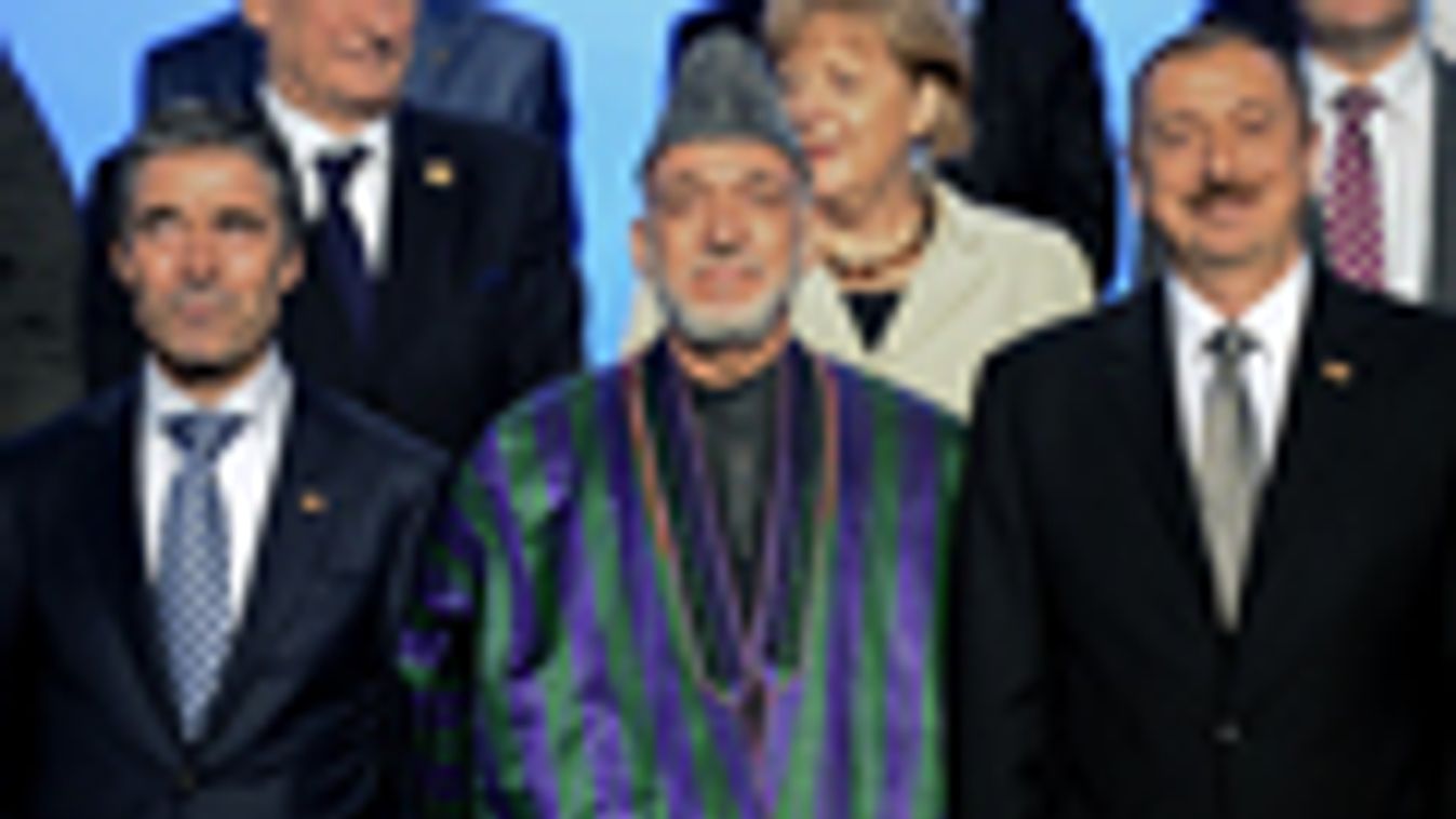 NATO csúcs, chicago, Fogh Rasmussen, Afgán elnök Hamid Karzai (k) és az azerbajdzsáni államfő Ilham Aliyev