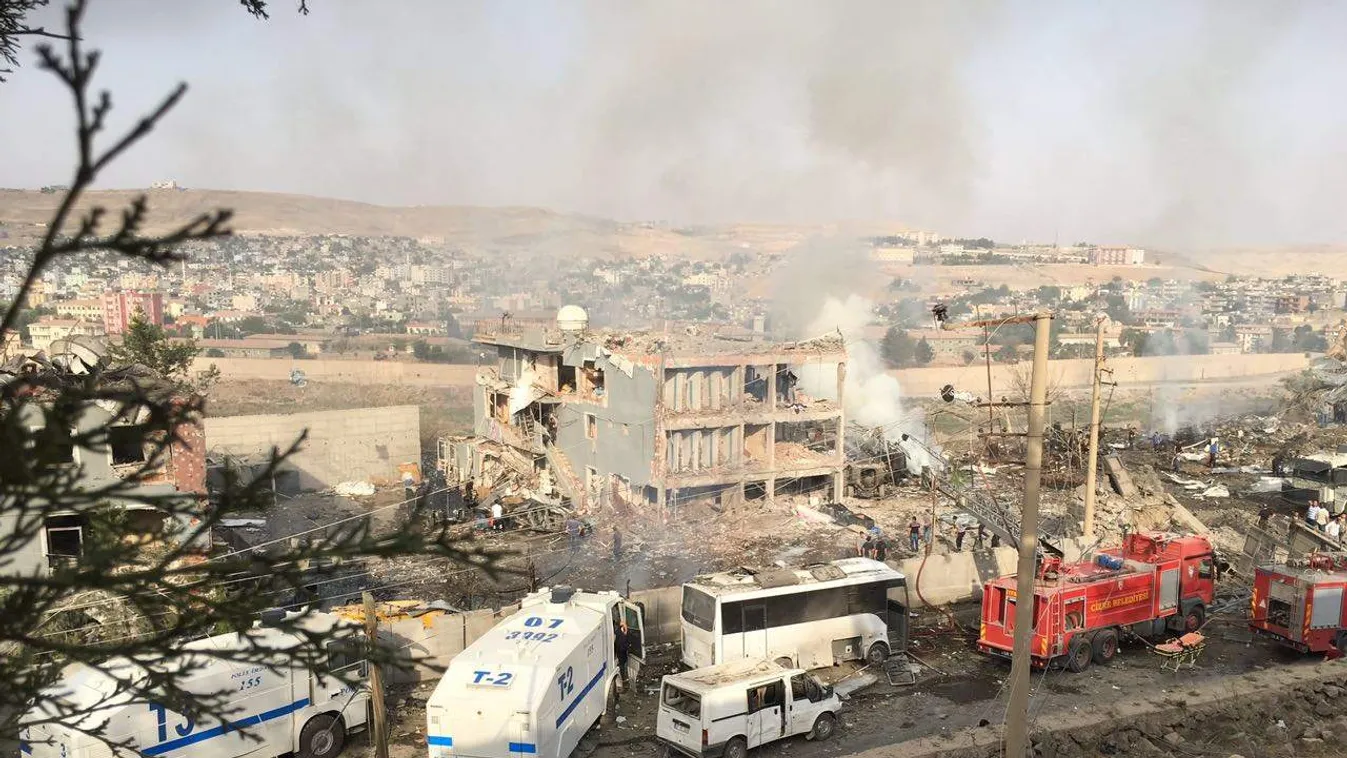 Pokolgép robbant egy török rendőrörsön Törökország, Cizre városának rendőr-főkapitányság 