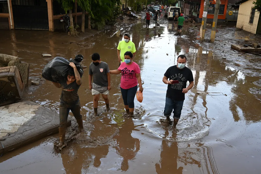 Eta hurrikán, trópusi vihar 